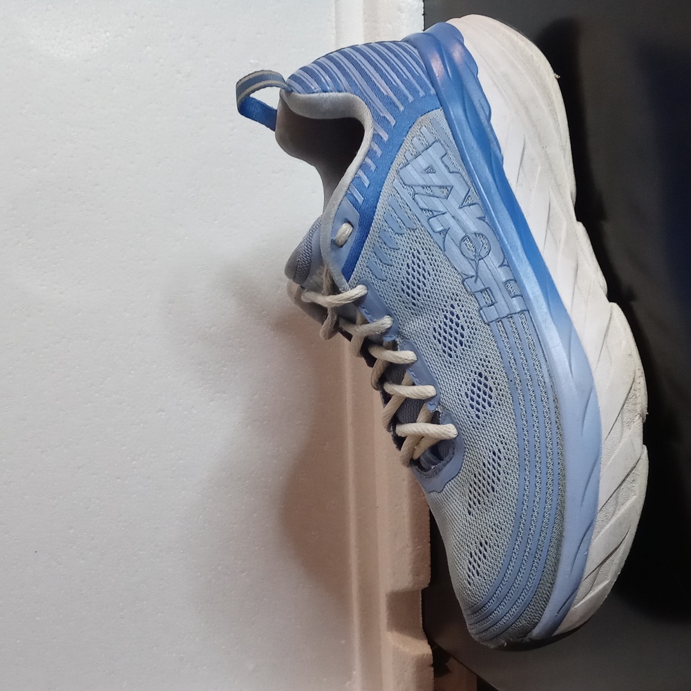 HOKA WOMAN'S BONDI 6